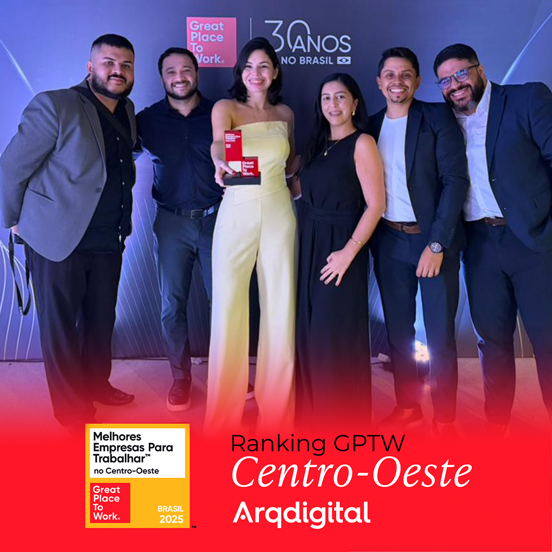 Equipe da Arqdigital recebendo a premiação de 9ª Melhor Empresa para Trabalhar no Centro-Oeste 2026 pelo GPTW no Espaço Dois Ipês, Goiânia.